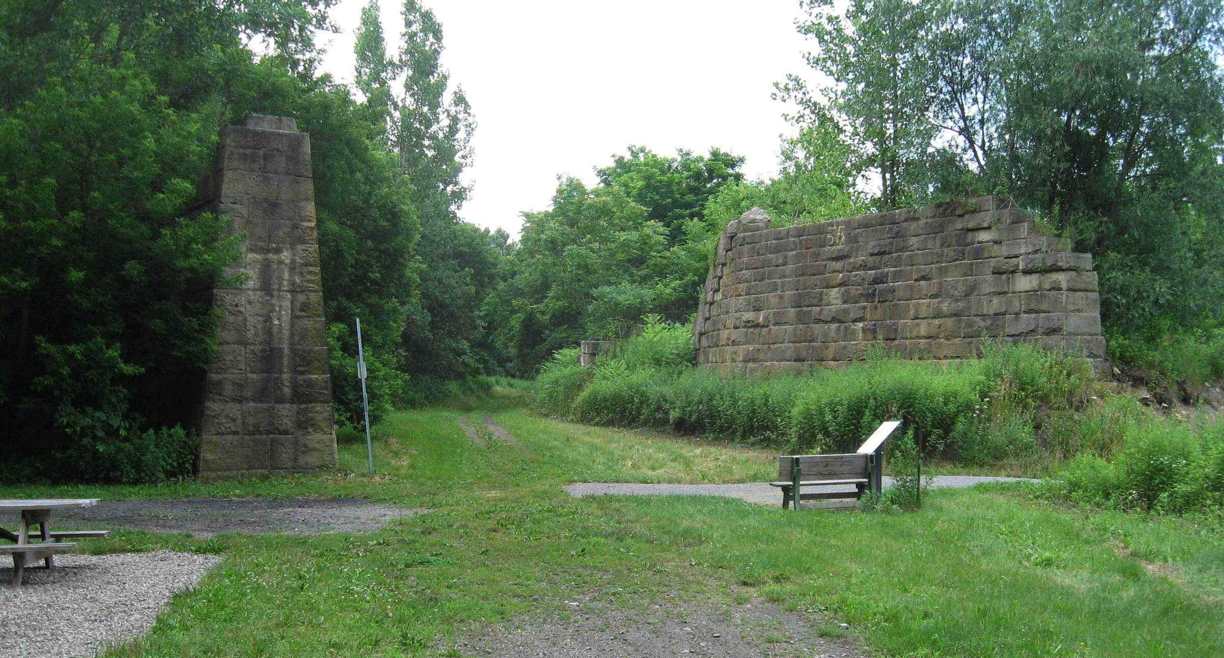 GVG_LV_trail_junction_S-_R.Melville.jpg